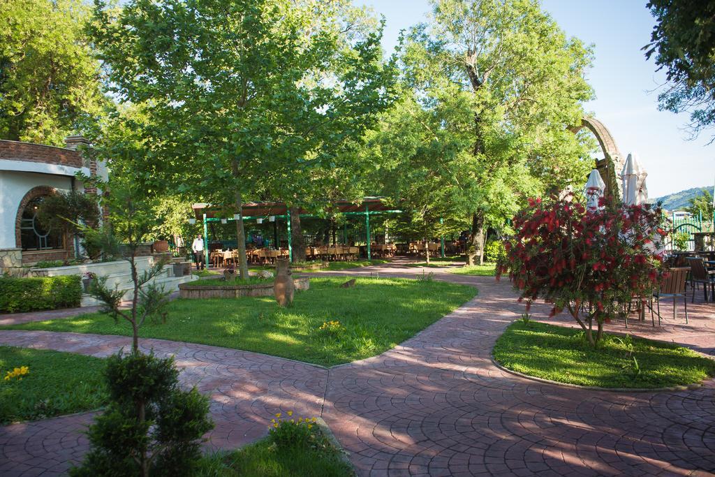 Hotel Livia Ksamil Exterior photo